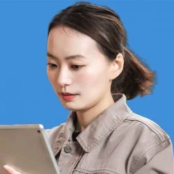 Frau Xiuying Yu, QC-Leiterin